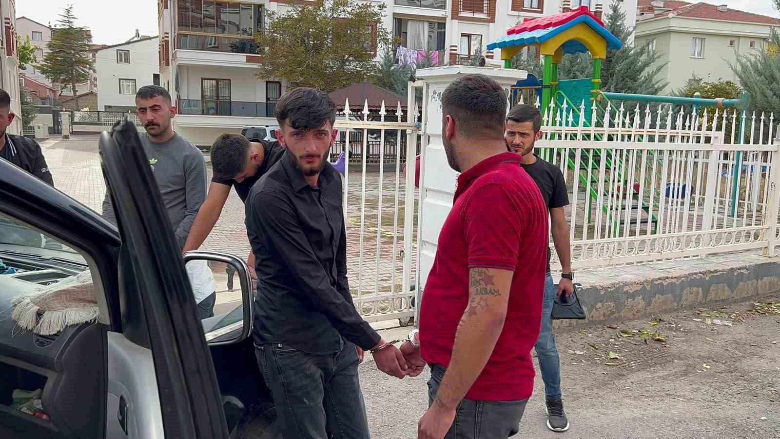 Aksaray&rsquo;da ş&uuml;pheli-polis kovalamacası
