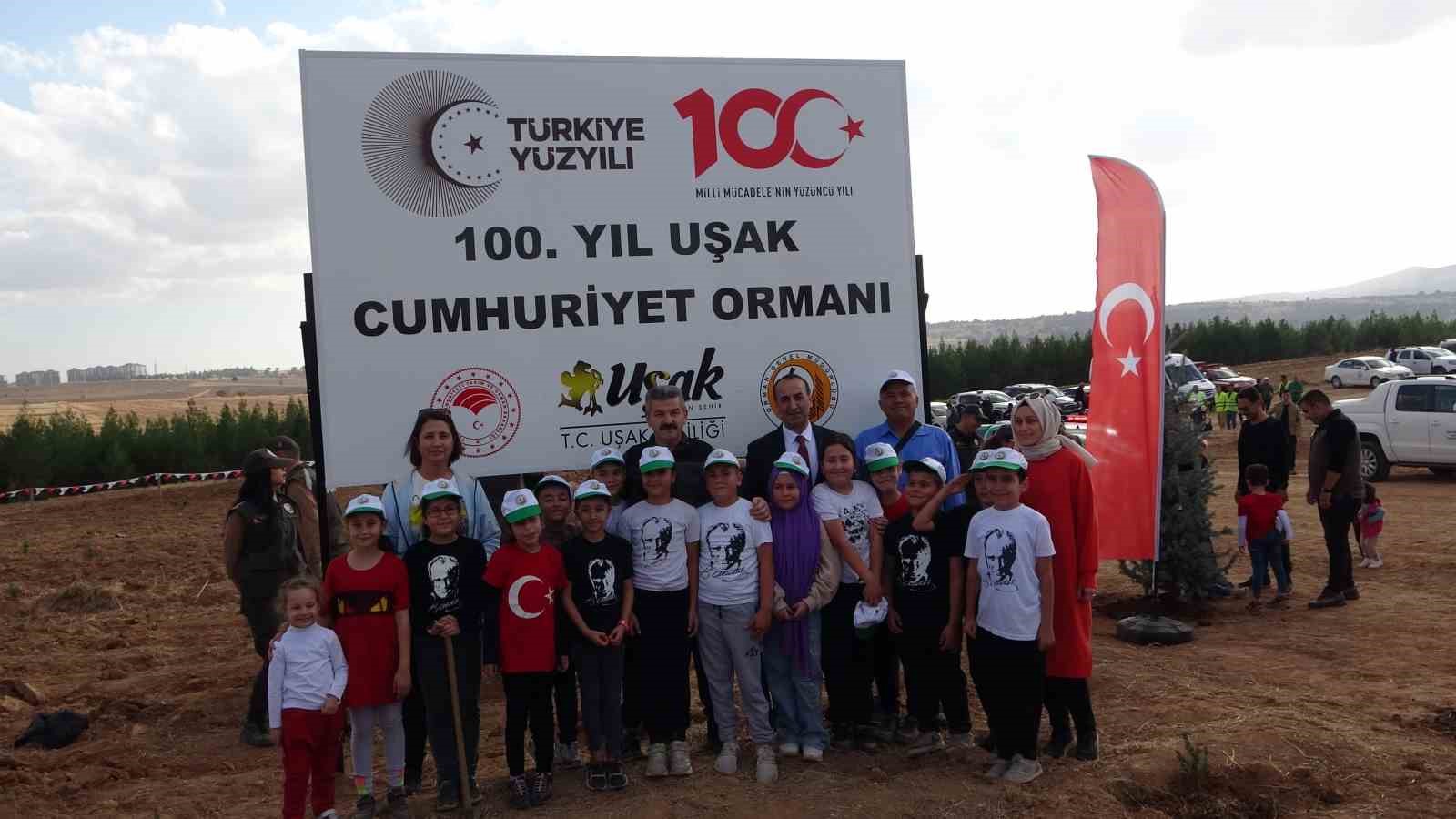 Uşak&rsquo;ta 1923 adet fidan dikildi
