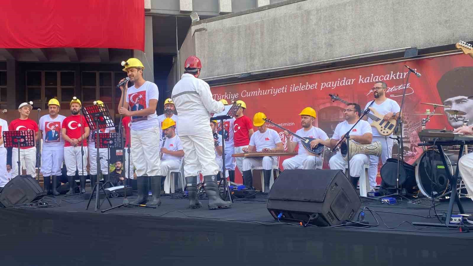 Madenci Korosu&rsquo;ndan unutulmaz konser
