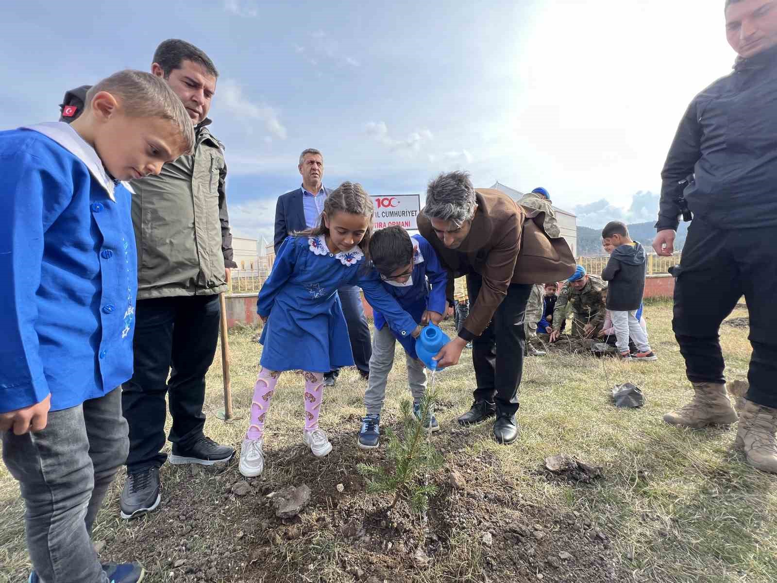 Cumhuriyet’in 100. yılında Sarıkamış’ta fidanlar toprakla buluştu