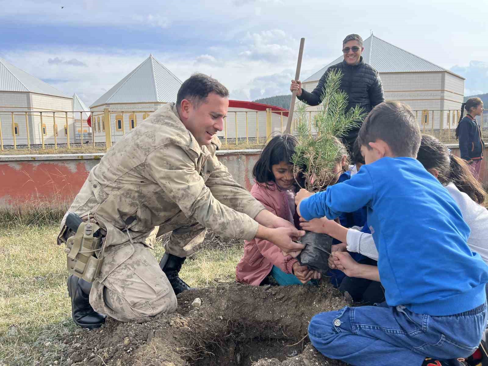 Cumhuriyet’in 100. yılında Sarıkamış’ta fidanlar toprakla buluştu