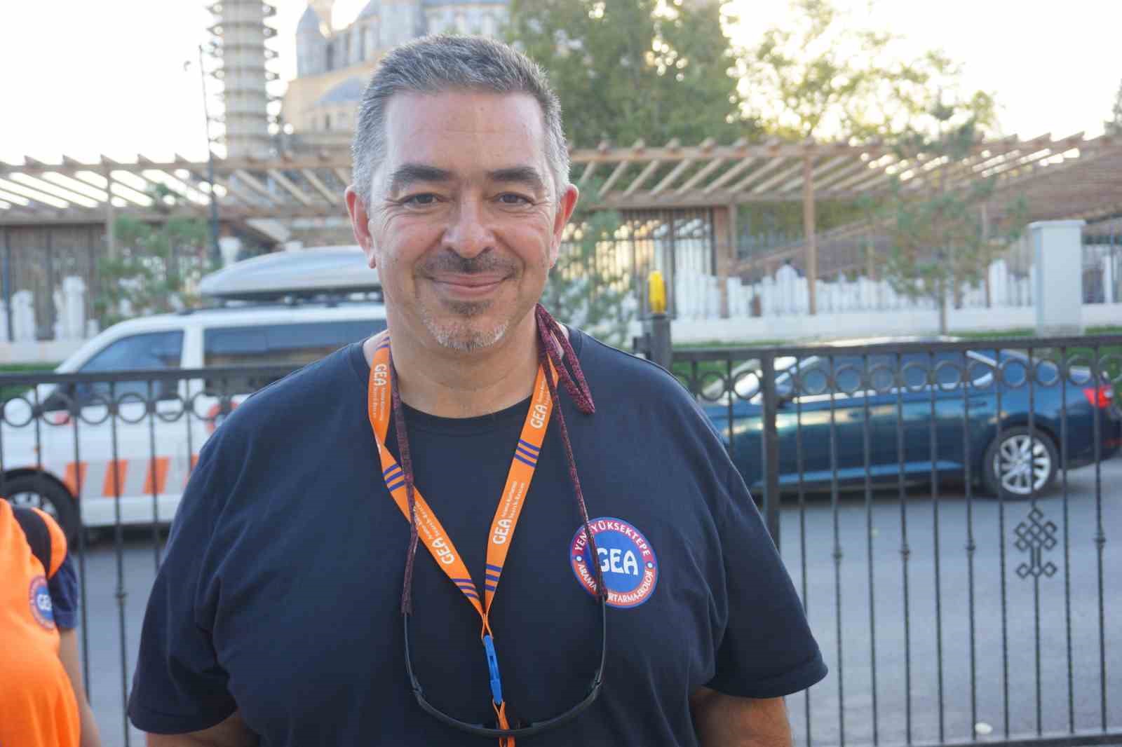 Arama kurtarma ekibi ve Vali Sezer&rsquo;den &ccedil;ocuklara bayram hediyesi
