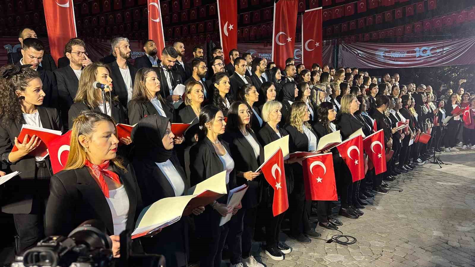 Gaziantep’te 29 Ekim coşkusu fener alayıyla sürdü

