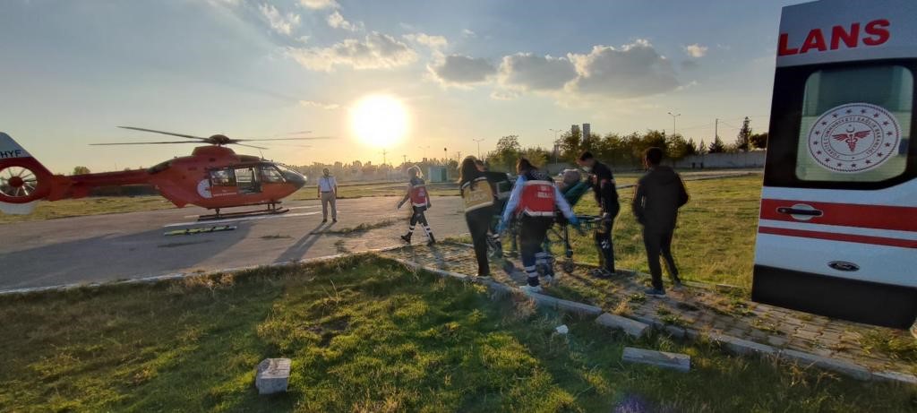 Ambulans helikopterle Van’a ulaştırılan hasta ameliyat edildi
