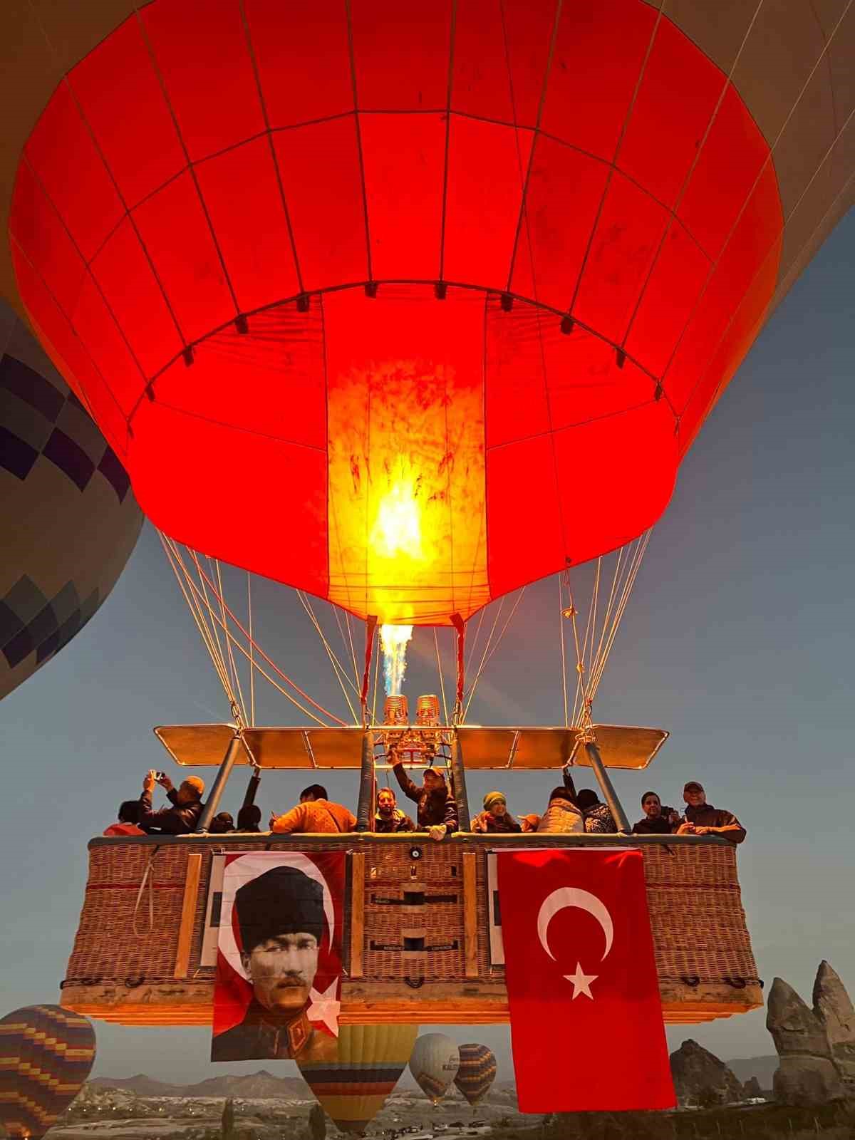 Gökyüzünde cumhuriyet coşkusu