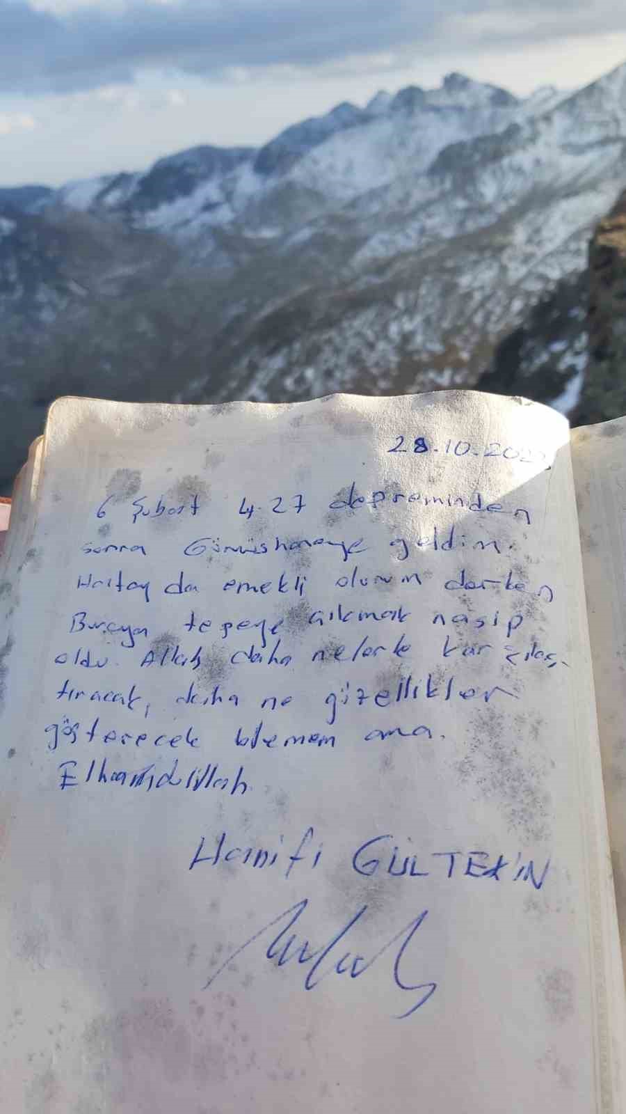 &Ouml;ğretmenler Cumhuriyetin 100. yılını 3 bin 331 metre y&uuml;kseklikte kutladılar
