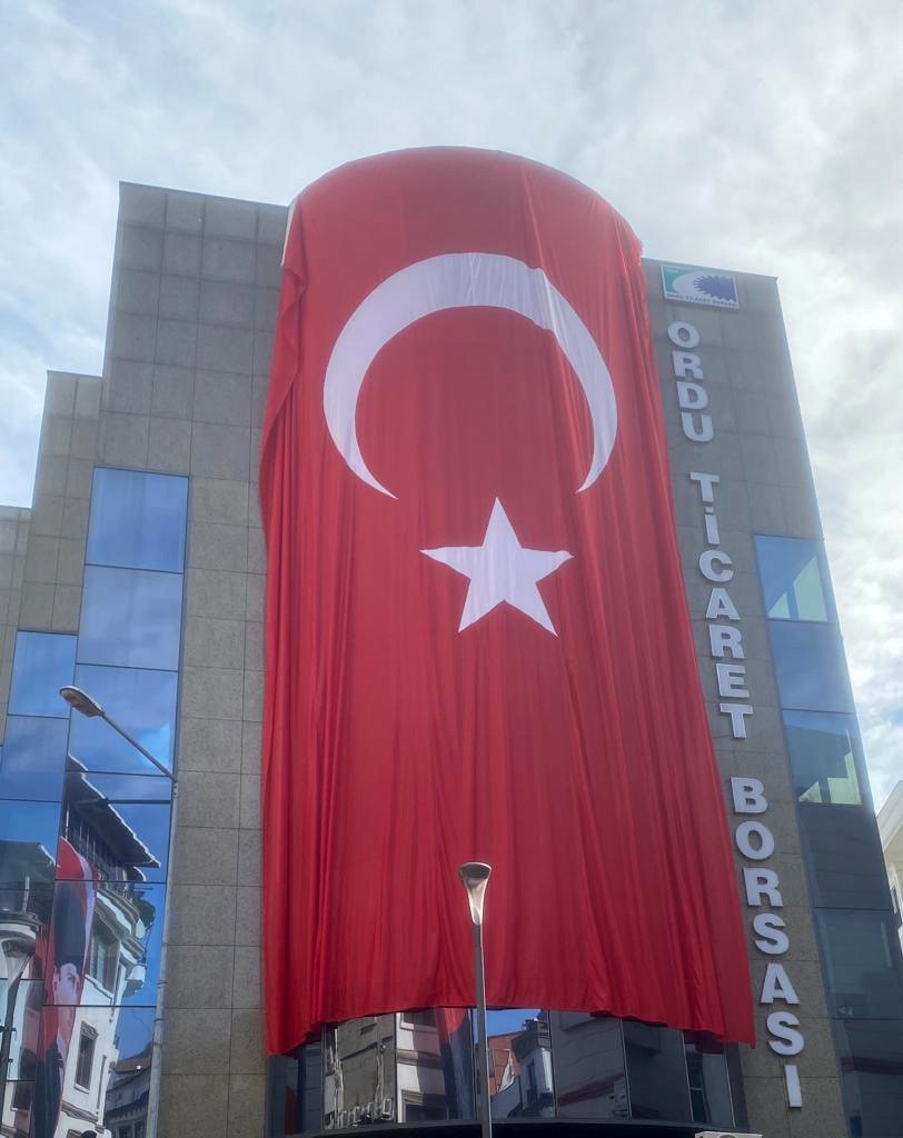 Ordu&rsquo;da yer g&ouml;k kırmızı beyaz
