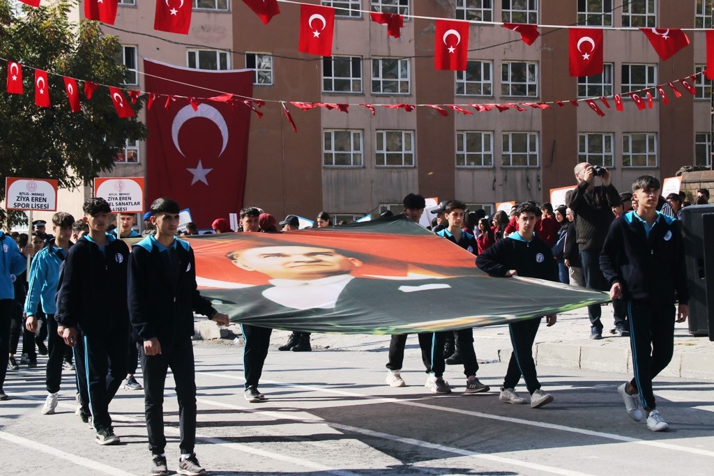 Bitlis’te Cumhuriyet’in 100 yılı coşkuyla kutlandı