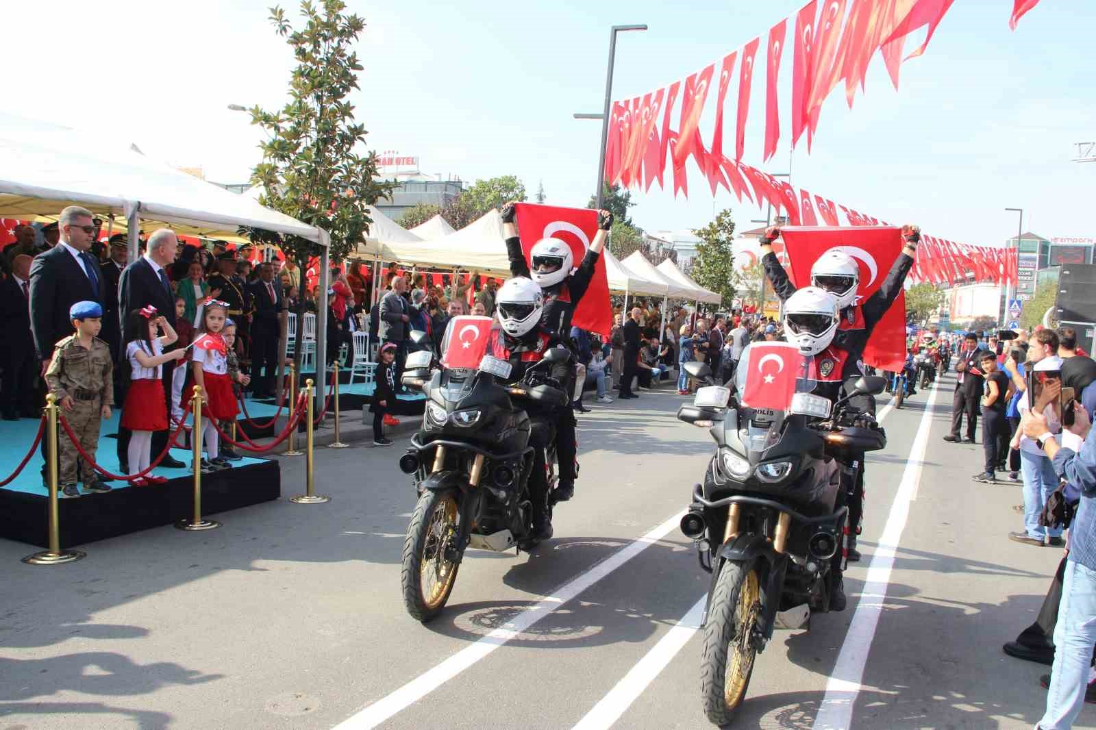 Düzce’de Cumhuriyetin 100. yılı coşku ile kutlandı