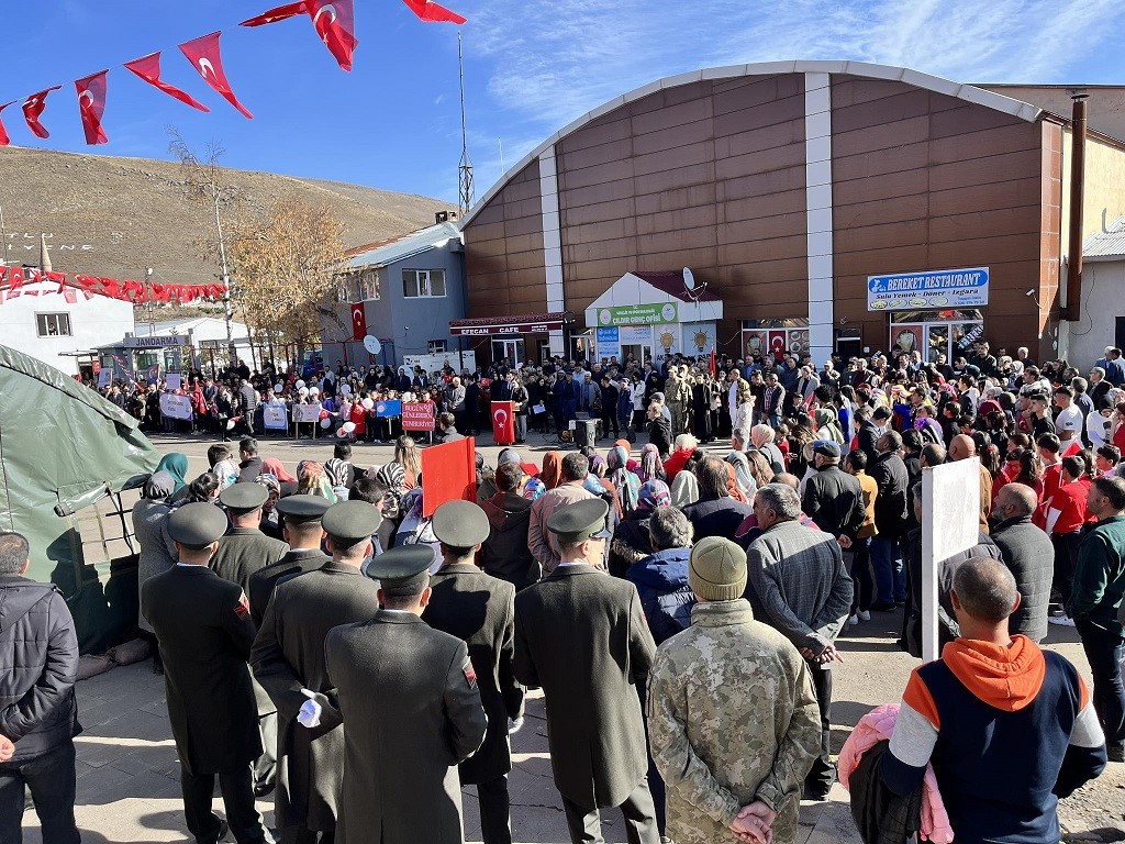 &Ccedil;ıldır&rsquo;da Coşkulu Cumhuriyet Kutlamaları
