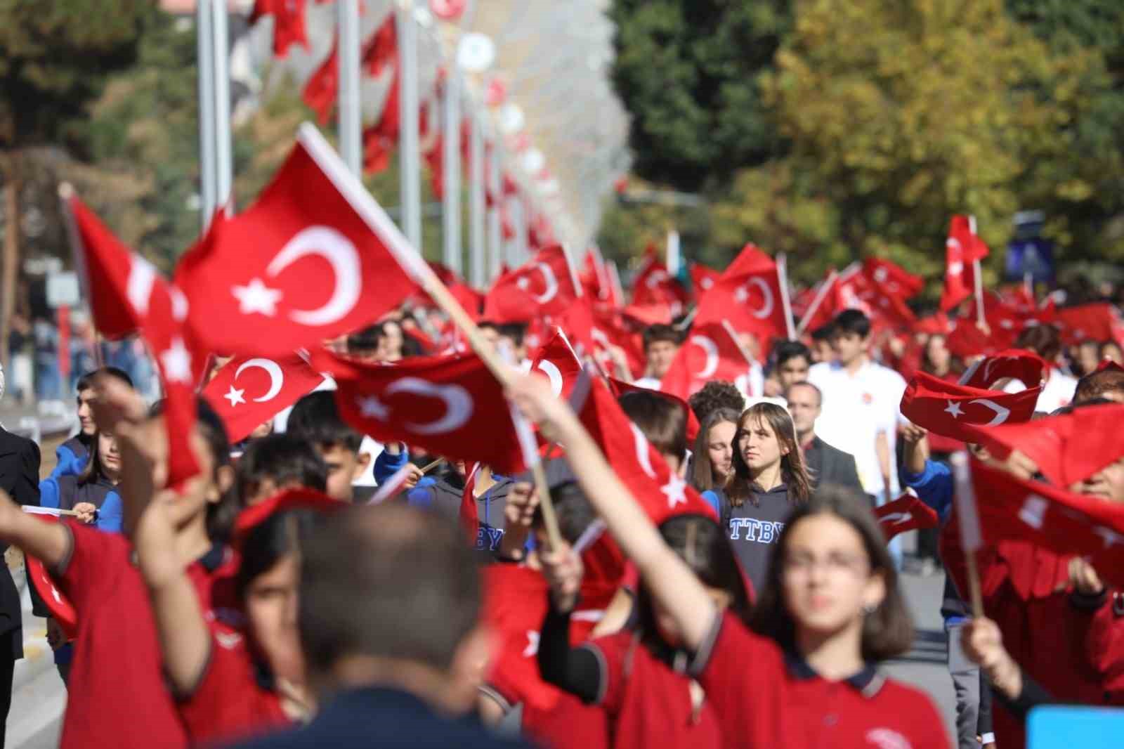Erzincan&rsquo;da Cumhuriyet&rsquo;in 100. yılı coşkuyla kutlandı
