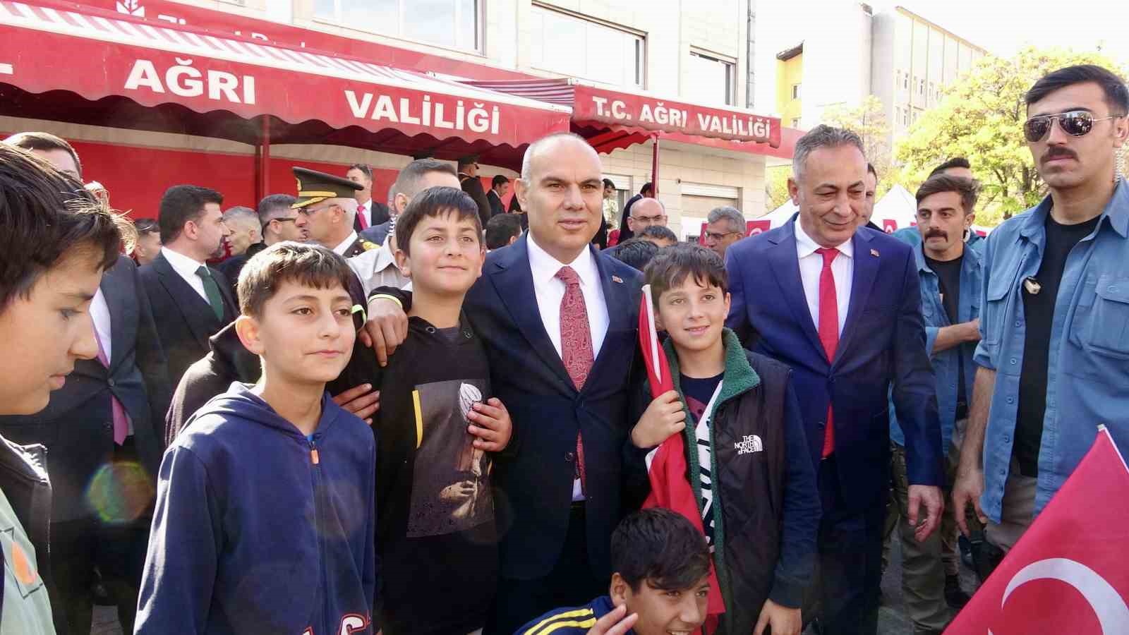 Ağrı&rsquo;da Cumhuriyet Bayramı b&uuml;y&uuml;k coşkuyla kutlandı

