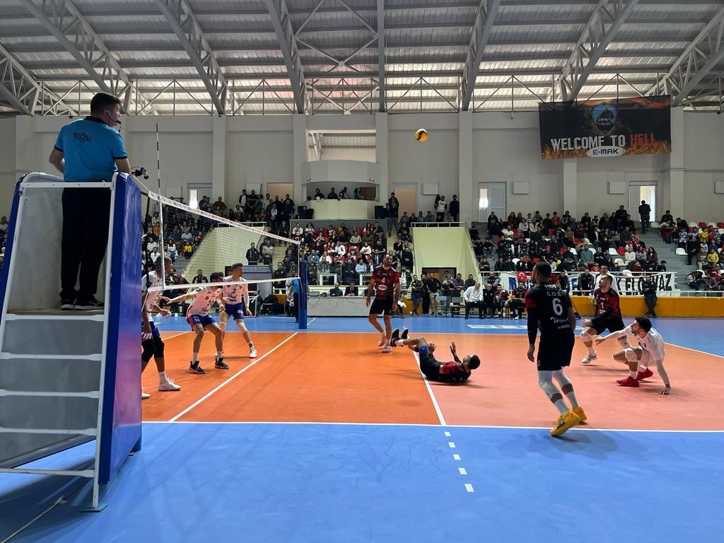 AXA Sigorta Efeler Ligi: T&Uuml;RŞAD: 1 - Halkbank: 3

