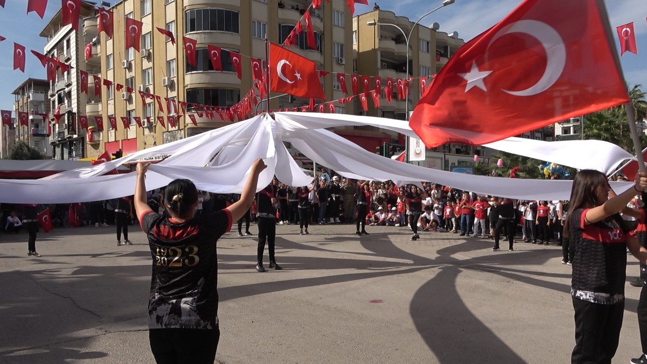 Osmaniye’de Cumhuriyet’in 100. yılı coşkuyla kutlandı