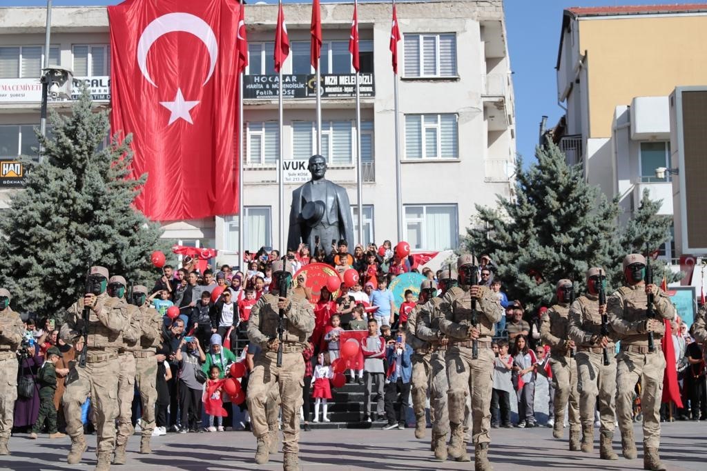 Cumhuriyetin 100. yılı Aksaray’da coşkuyla kutlandı