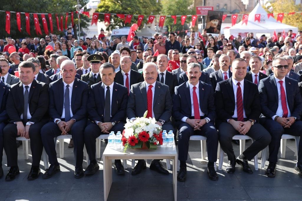 Cumhuriyetin 100. yılı Aksaray&rsquo;da coşkuyla kutlandı
