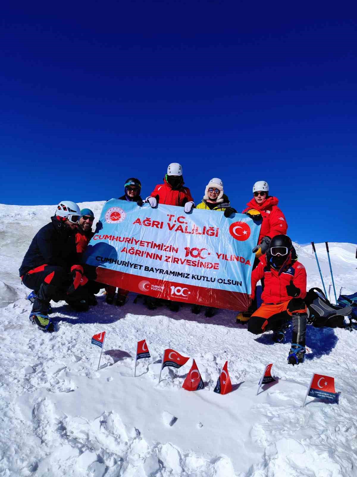 Ağrı Dağı&rsquo;nda Cumhuriyet coşkusu
