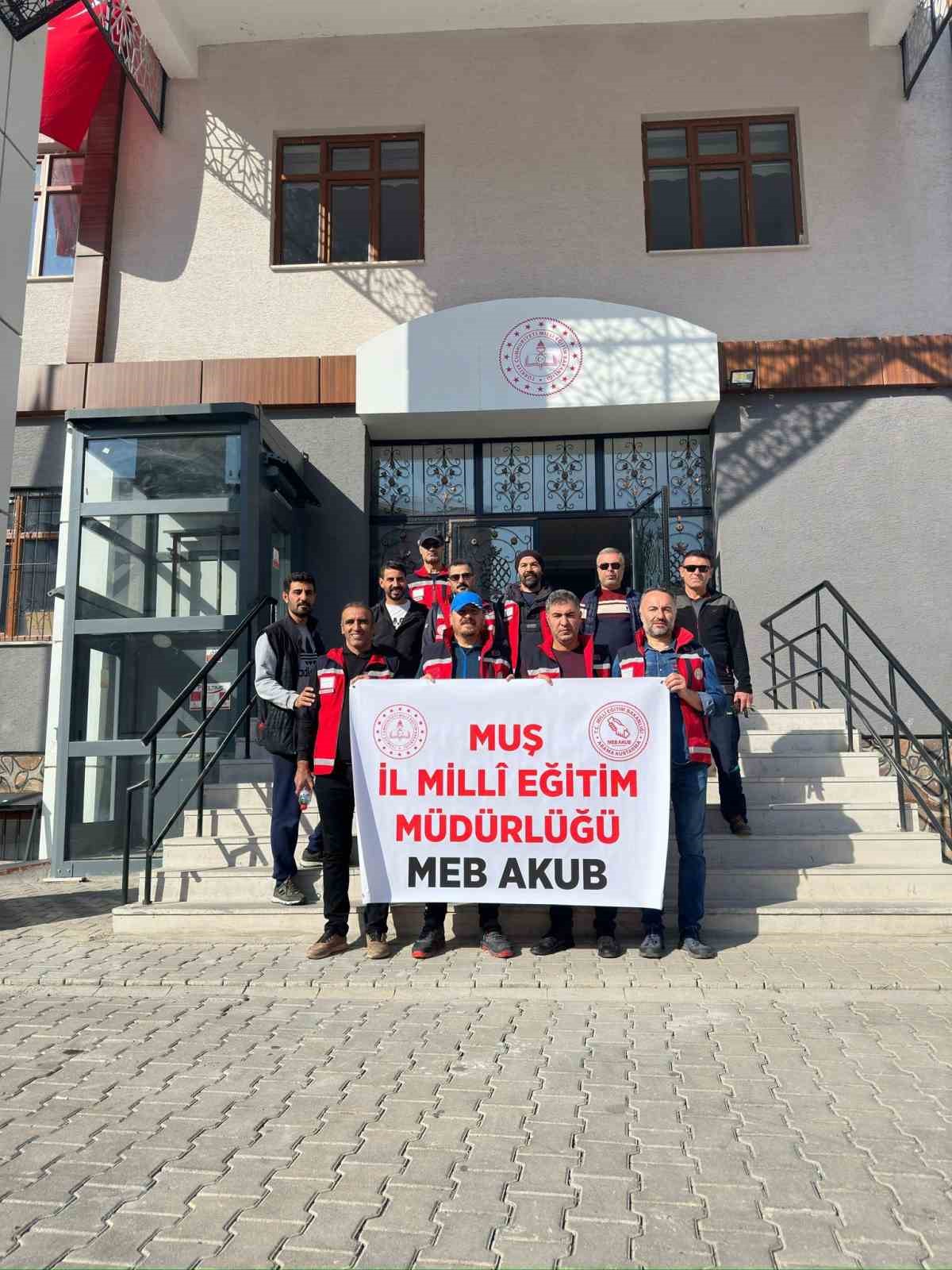 Muş Milli Eğitim Arama Kurtarma Kulübü Cumhuriyet’in 100. yılını zirvede kutladı
