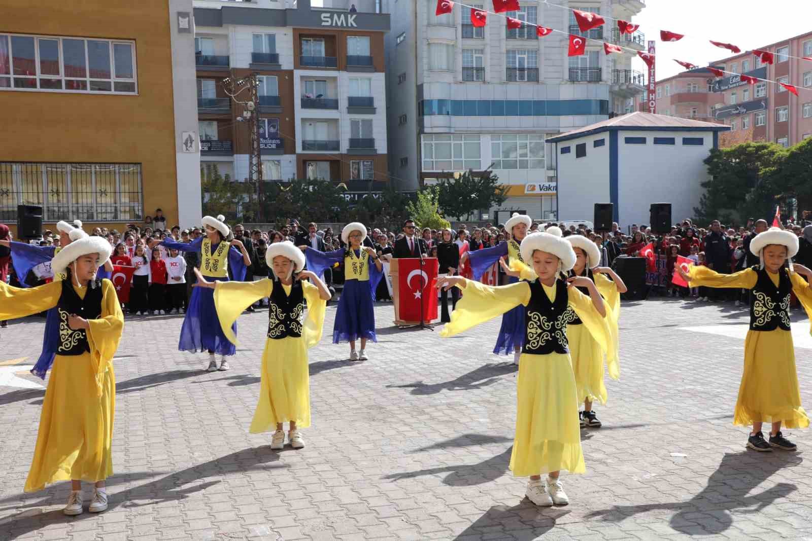 Erciş’te Cumhuriyet’in 100. yılı coşkuyla kutlandı