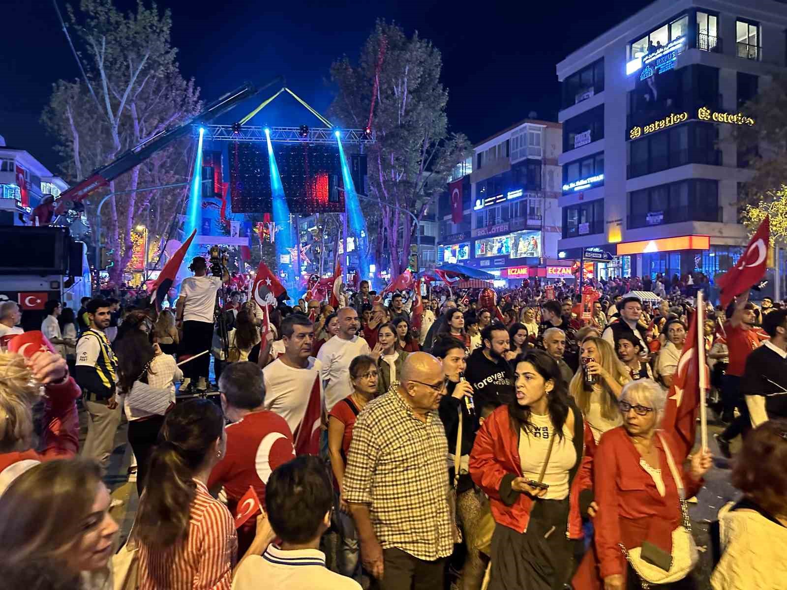 Bağdat Caddesi&rsquo;nde &lsquo;B&uuml;y&uuml;k Cumhuriyet Y&uuml;r&uuml;y&uuml;ş&uuml;&rsquo;
