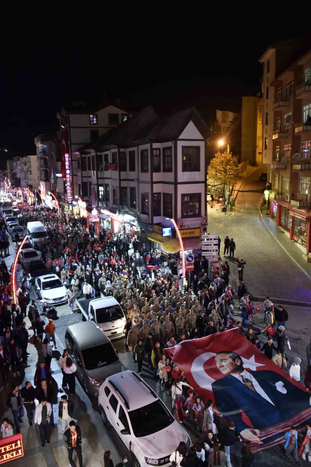 G&uuml;m&uuml;şhane&rsquo;de fener alayı y&uuml;r&uuml;y&uuml;ş&uuml; ger&ccedil;ekleştirildi
