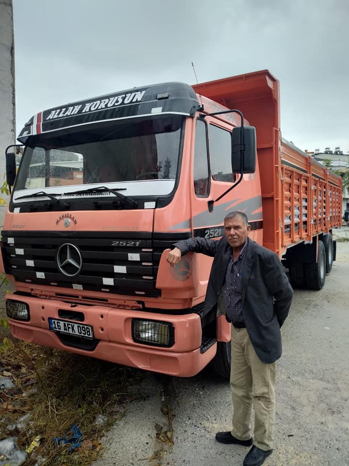 Otomobil kamyona arkadan çarptı: 2 ölü 