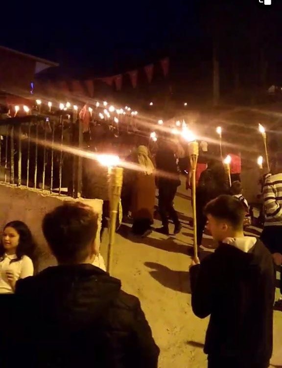 G&ouml;b&uuml; k&ouml;y&uuml;nde havai fişekli 29 Ekim kutlaması
