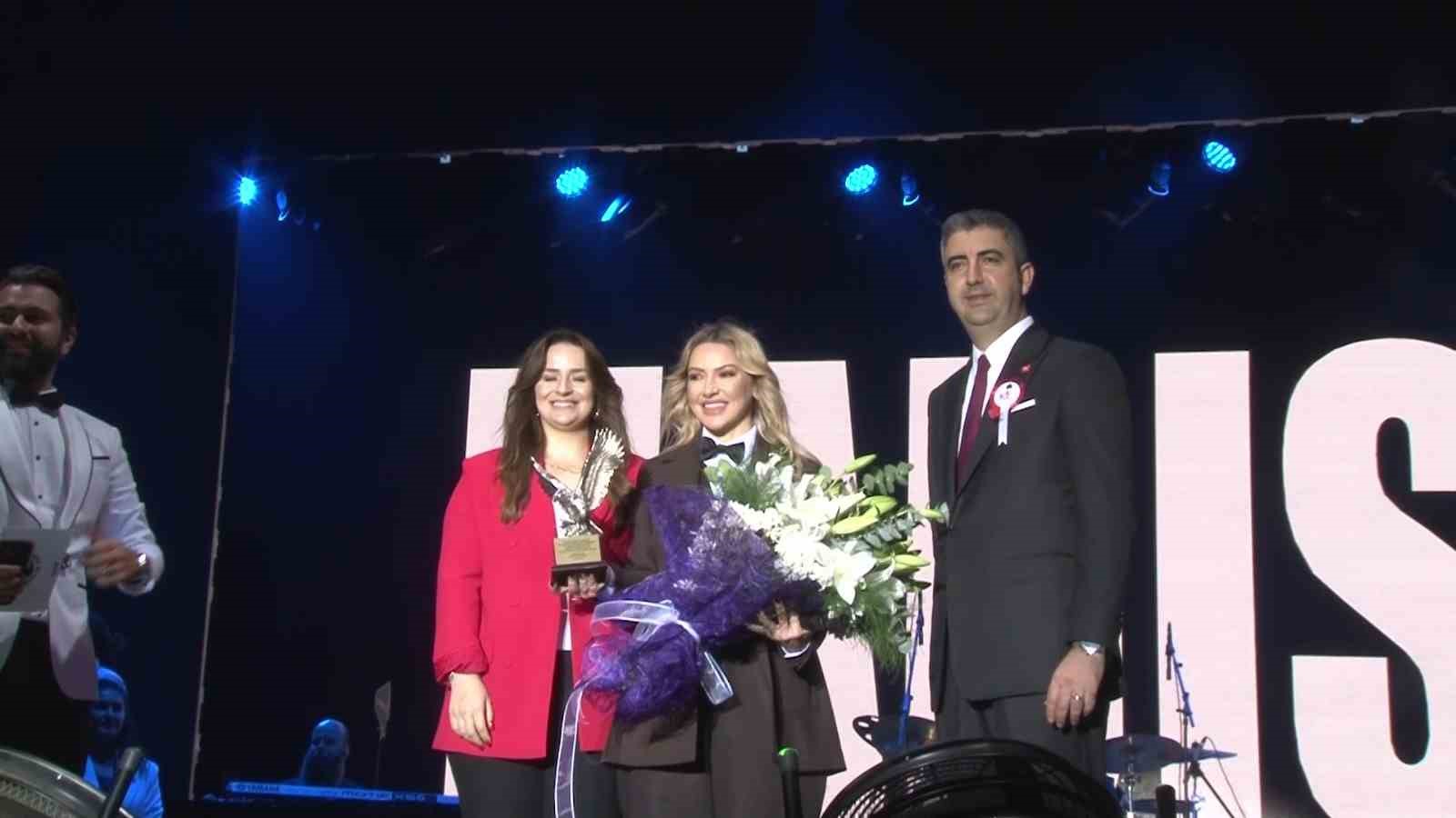 Kartallılar Hadise konseri ile Cumhuriyet ş&ouml;leni yaşadı
