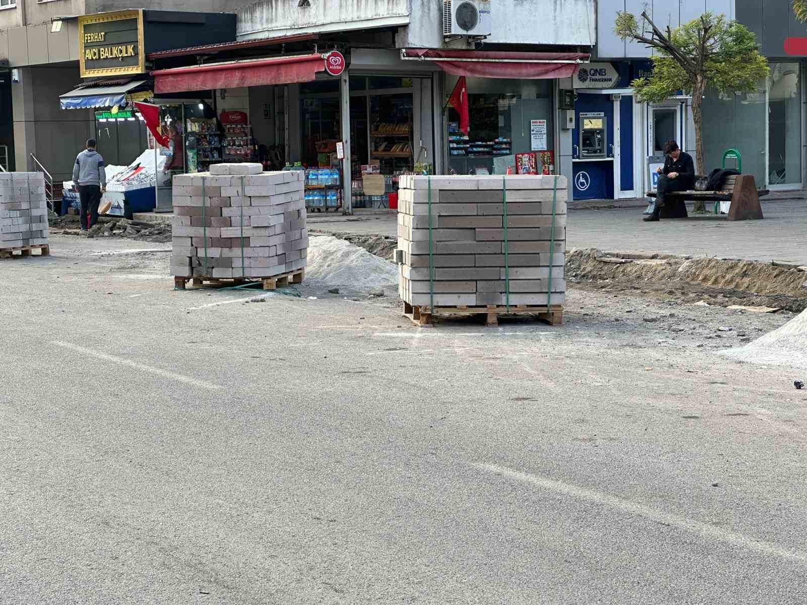 Zonguldak Belediyesi&rsquo;nin kaldırım yenileme &ccedil;alışmaları s&uuml;r&uuml;yor
