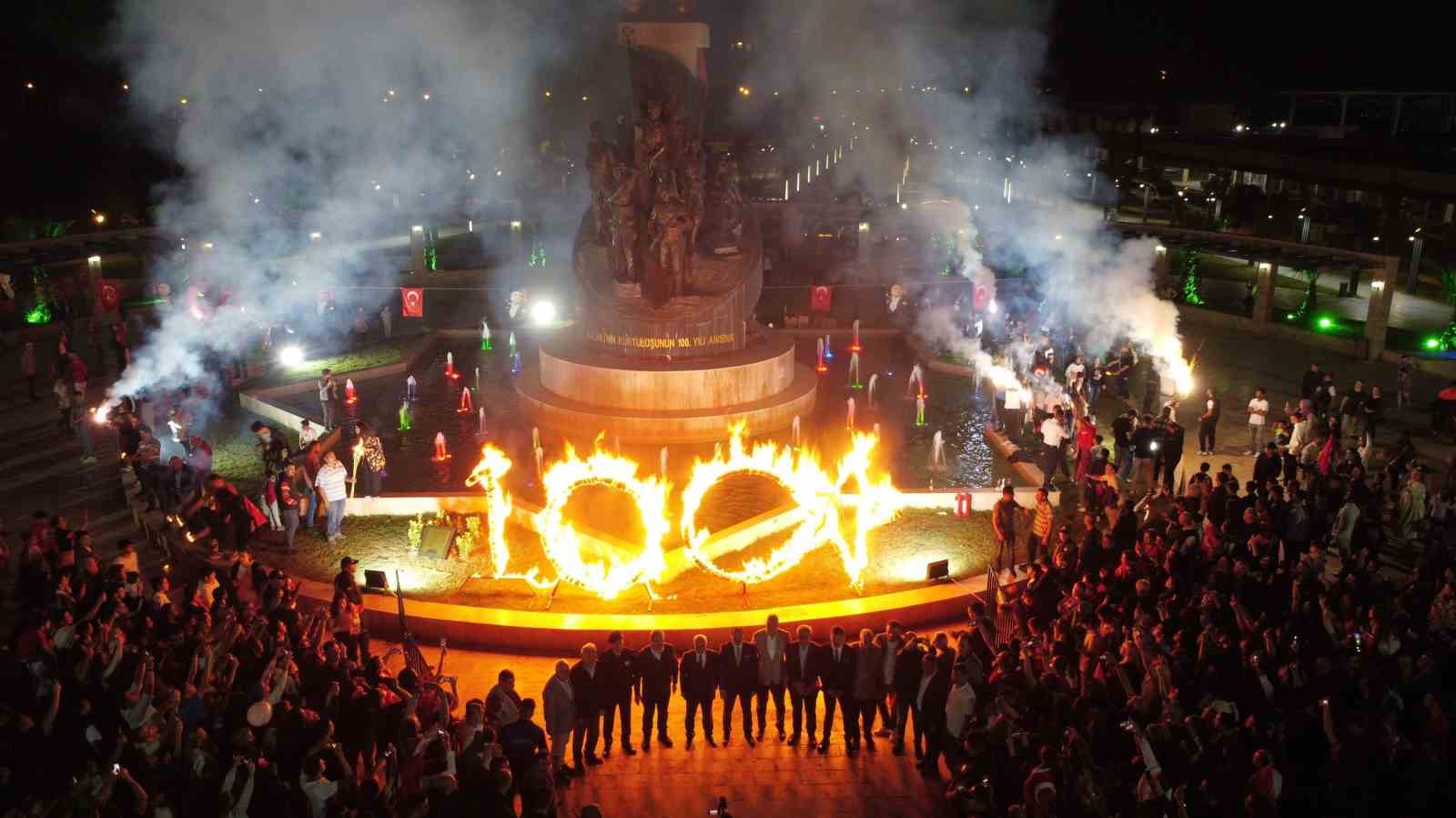 Salihli’de fener alayı yürüyüşü şehri aydınlattı