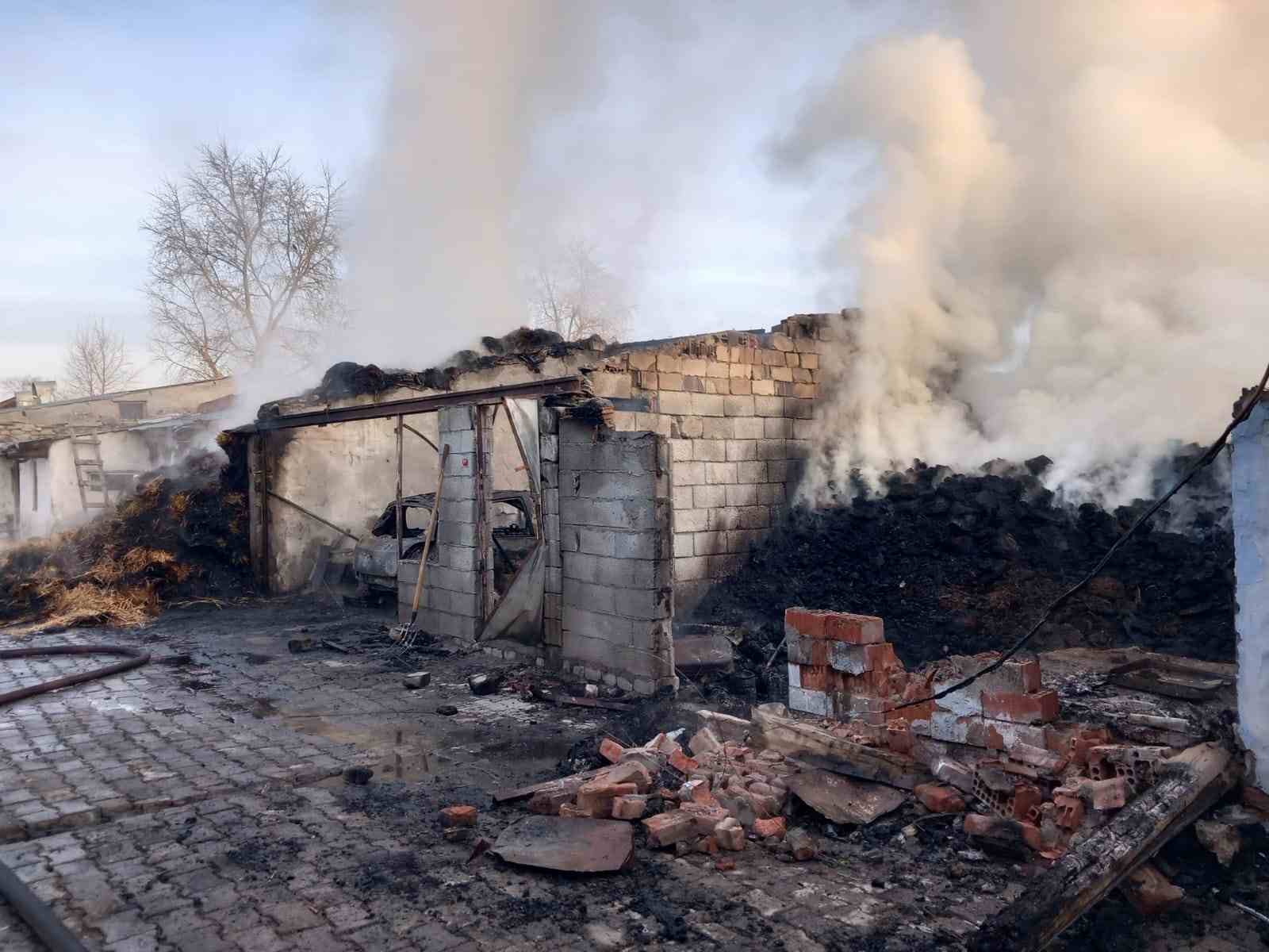 Kars’ta otomobil yanarak kül oldu