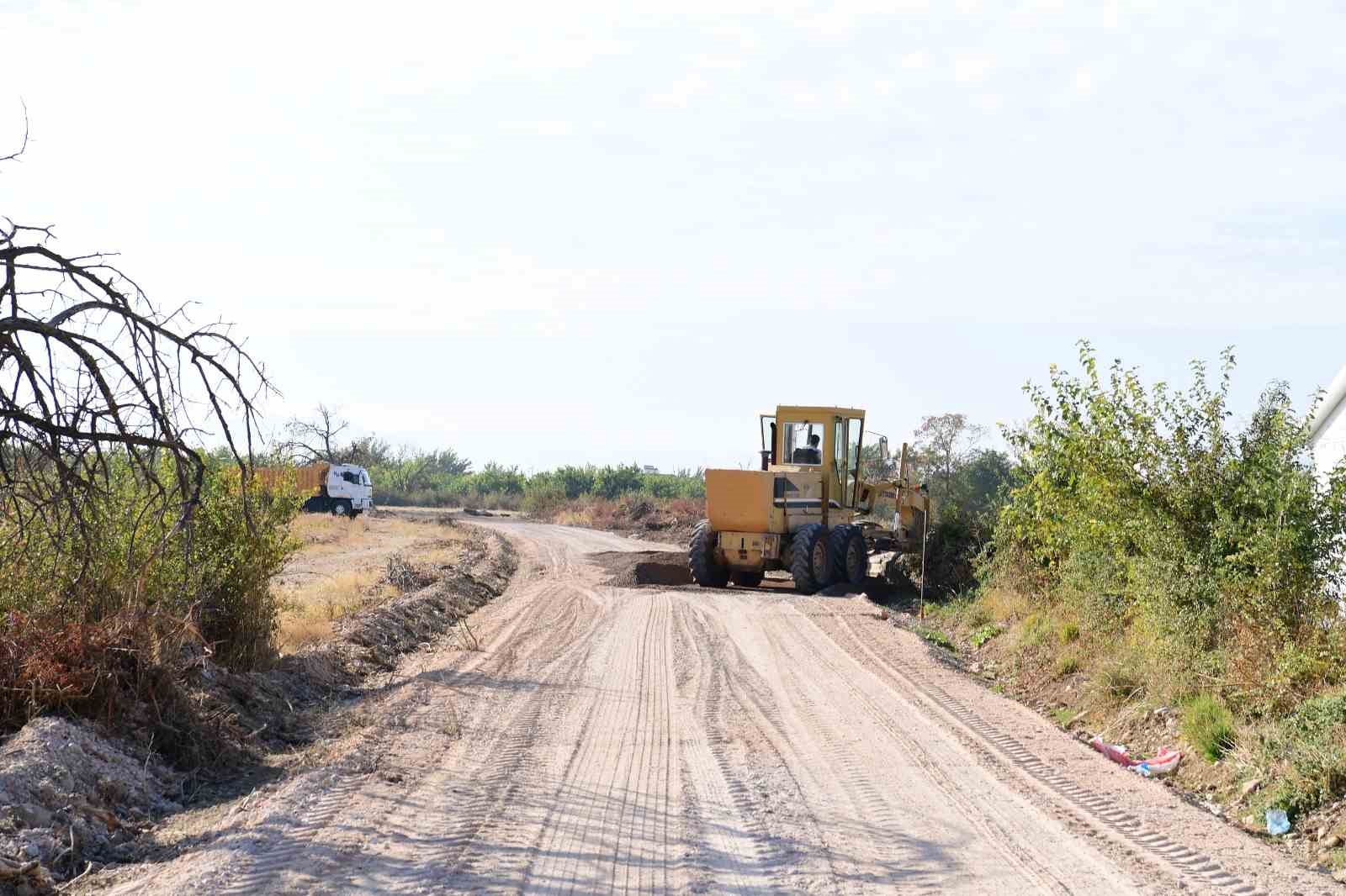 Topraktepenin yollar yenileniyor
