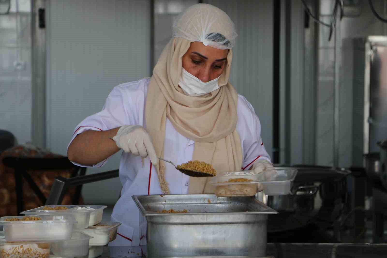 Diyarbakrda ihtiya sahibi 750 aileye yemek hizmeti
