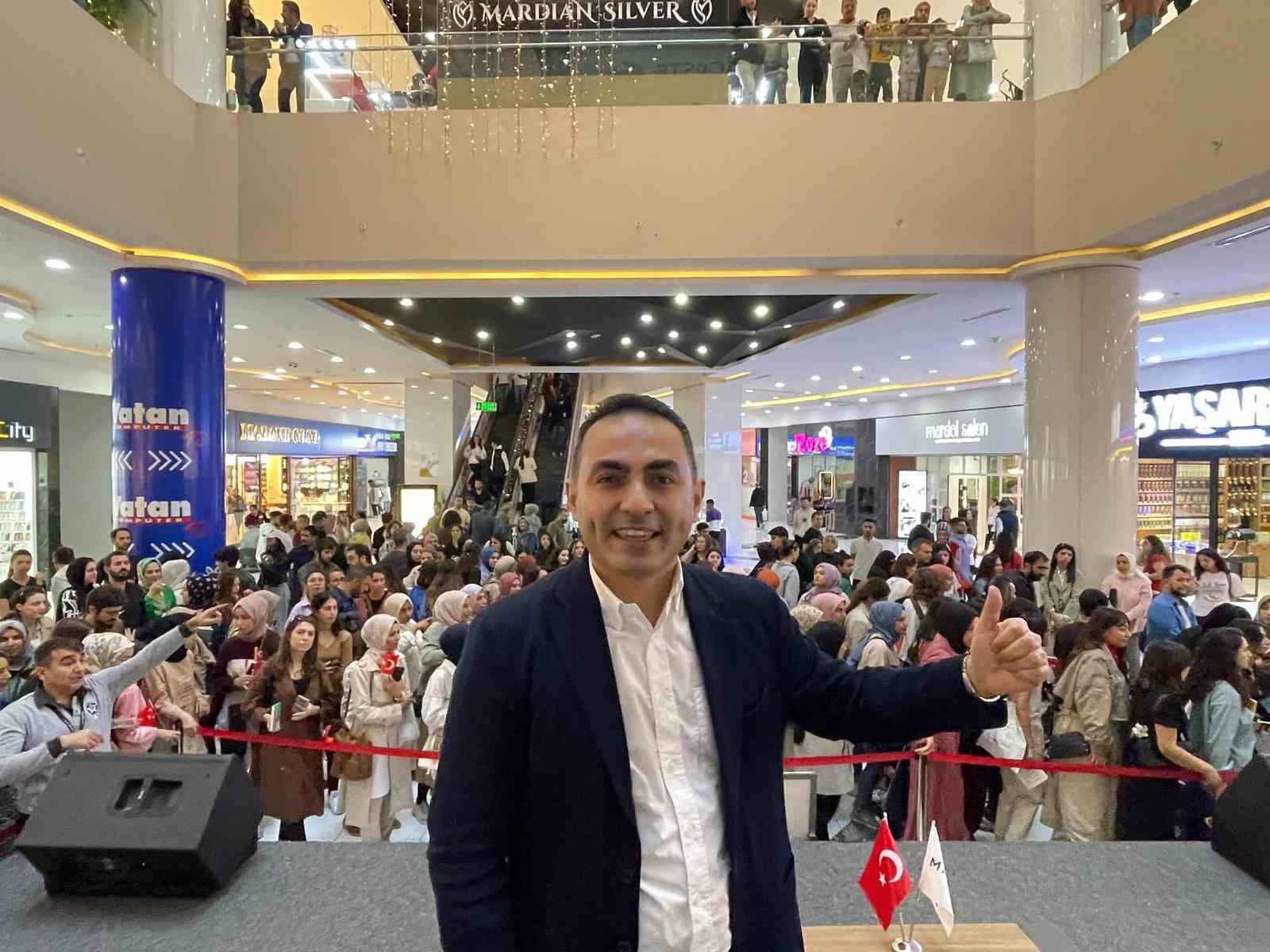 Mardin&rsquo;de s&ouml;yleşi ve imza g&uuml;n&uuml; etkinliğine yoğun ilgi
