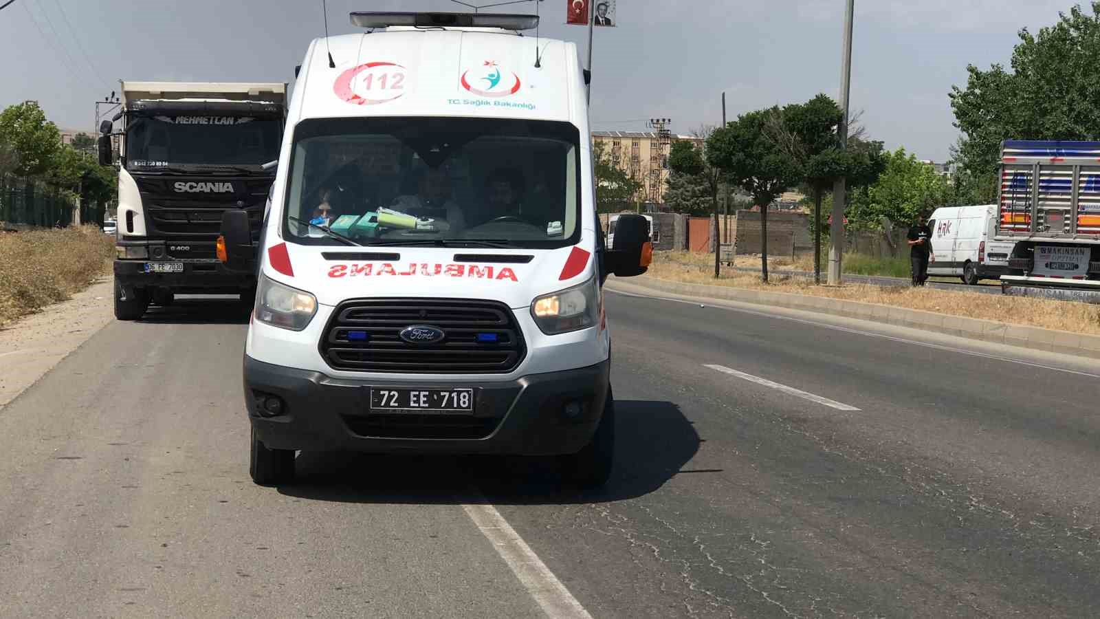 Batman’da patates yüklü kamyonet devrildi: 3 yaralı