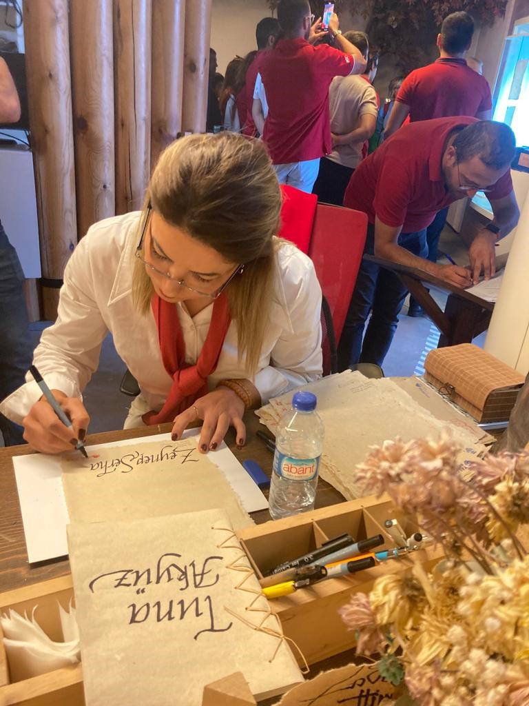 100. yılın anısına Yalova kağıdı vatandaşlara hediye edildi
