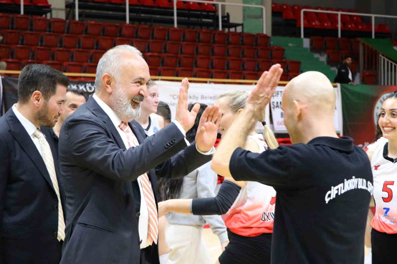 Yalova derbisine &Ccedil;iftlikk&ouml;y damgası 3-0
