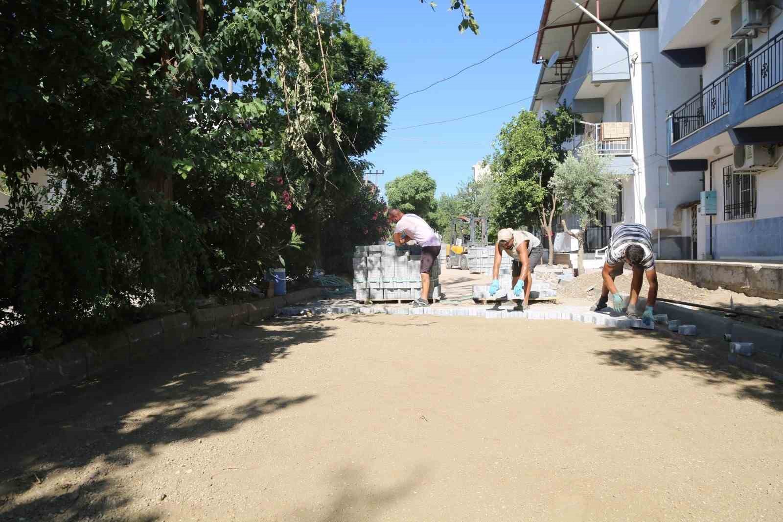 Efeler Belediyesi yol yapım çalışmalarını sürdürüyor