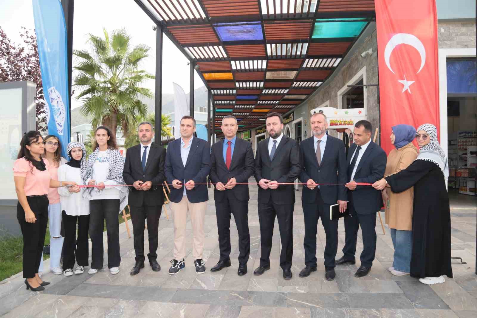 ALKÜ’de "Filistin’de Çocuk Olmak" sergisi açıldı