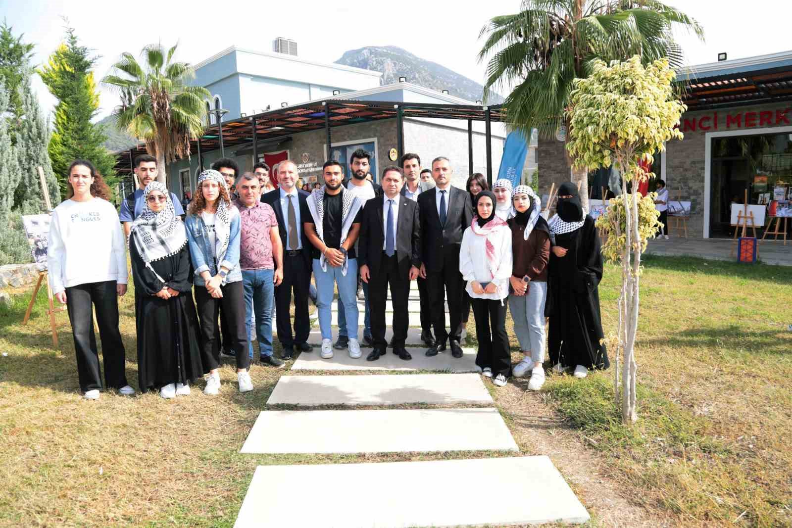 ALKÜ’de "Filistin’de Çocuk Olmak" sergisi açıldı