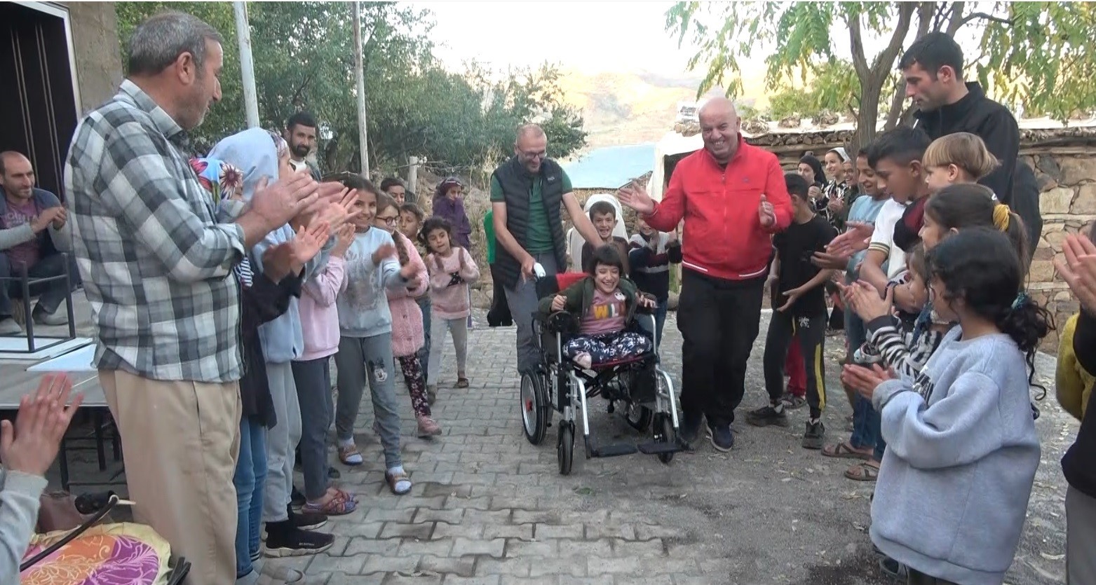 Doğuştan engelli Melike’ye 100. yıl hediyesi