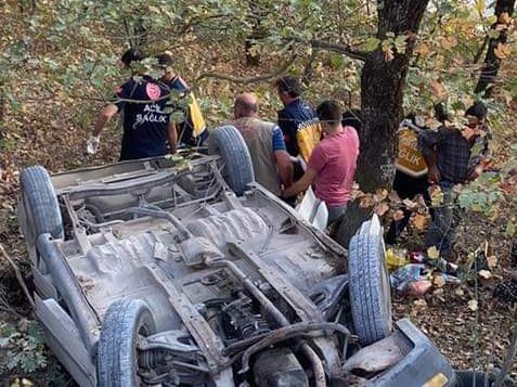 Gönen’de takla atan otomobilde bulunan 5 kişi yaralandı
