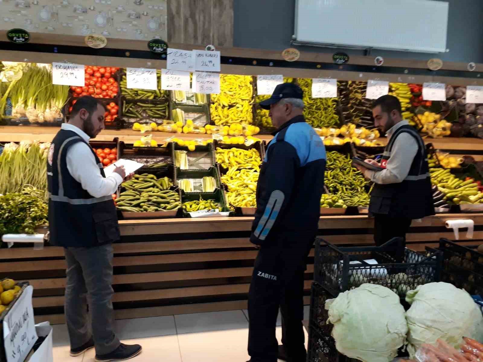 Kars&rsquo;ta manavlar denetlendi

