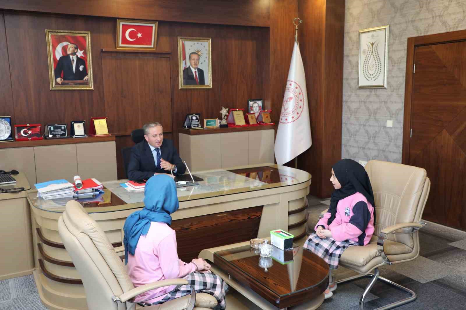 Ağrı&rsquo;da &ouml;ğrencilerden Filistin&rsquo;e anlamlı bağış
