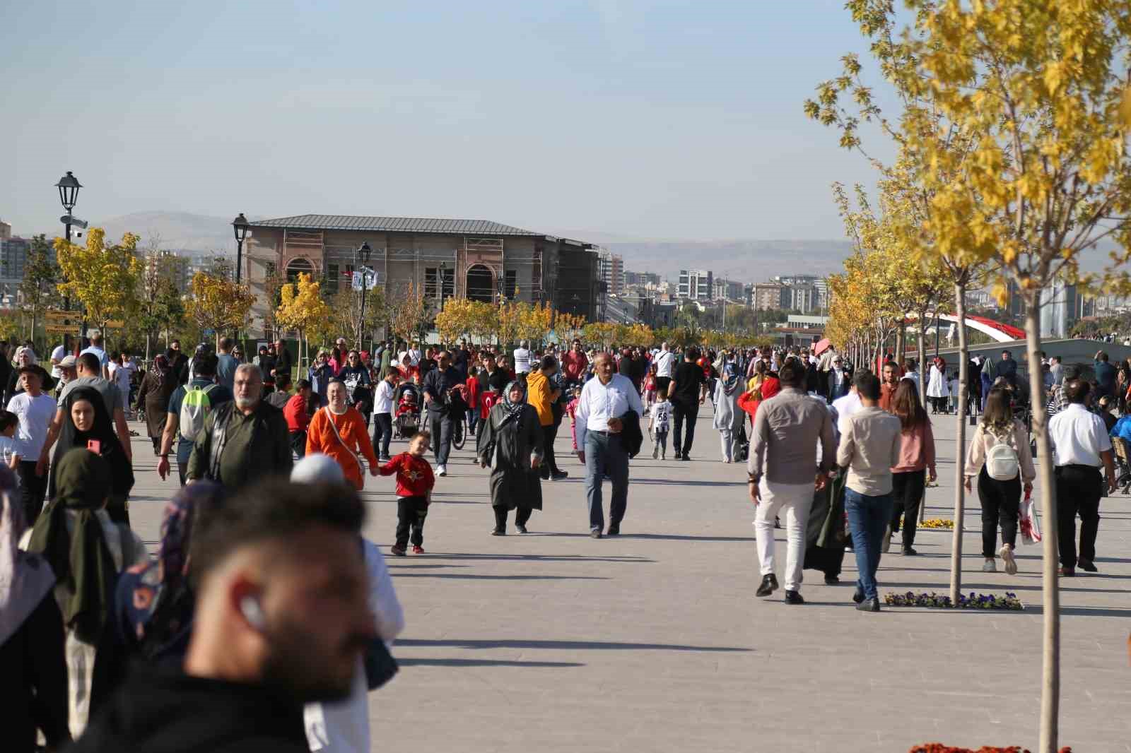 Millet Bahçesi, yeni tramvay hattı ve gastronomi günleri Cumhuriyet’in 100’üncü yılına çok yakıştı