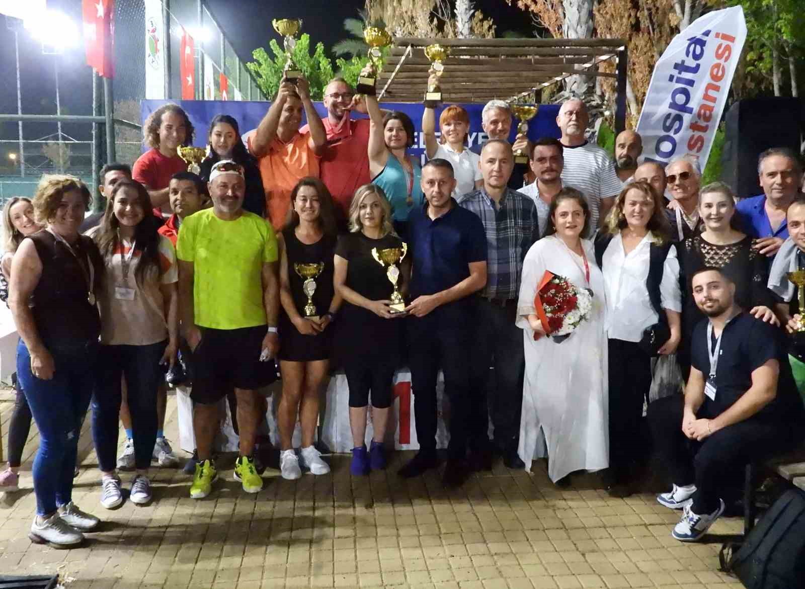 Kepez’de tenisli Cumhuriyet coşkusu