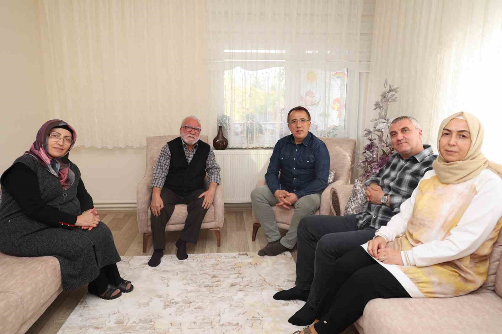 Başkan Savran ev ziyaretlerine devam ediyor
