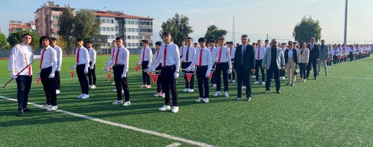 Cumhuriyetin 100. yılına özel kurulan 100 kişilik bandoya tam not