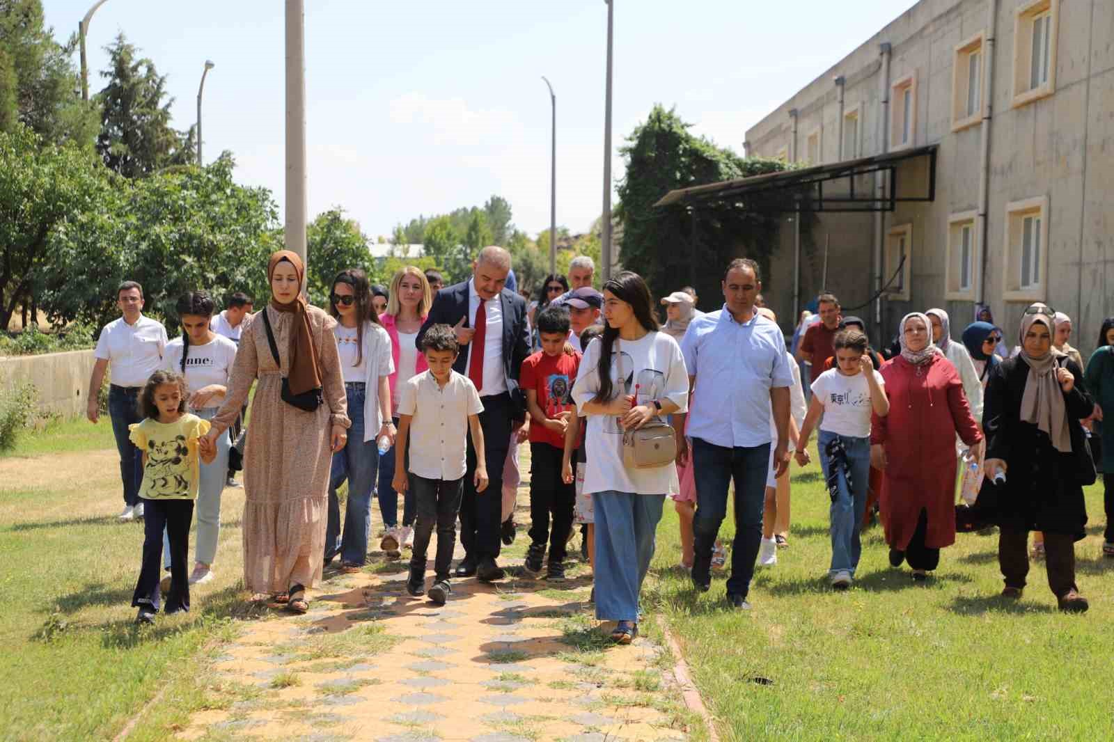 Diyarbakır&rsquo;da &lsquo;Su G&ouml;n&uuml;ll&uuml;leri&rsquo; projesiyle aileler bilin&ccedil;lendiriliyor
