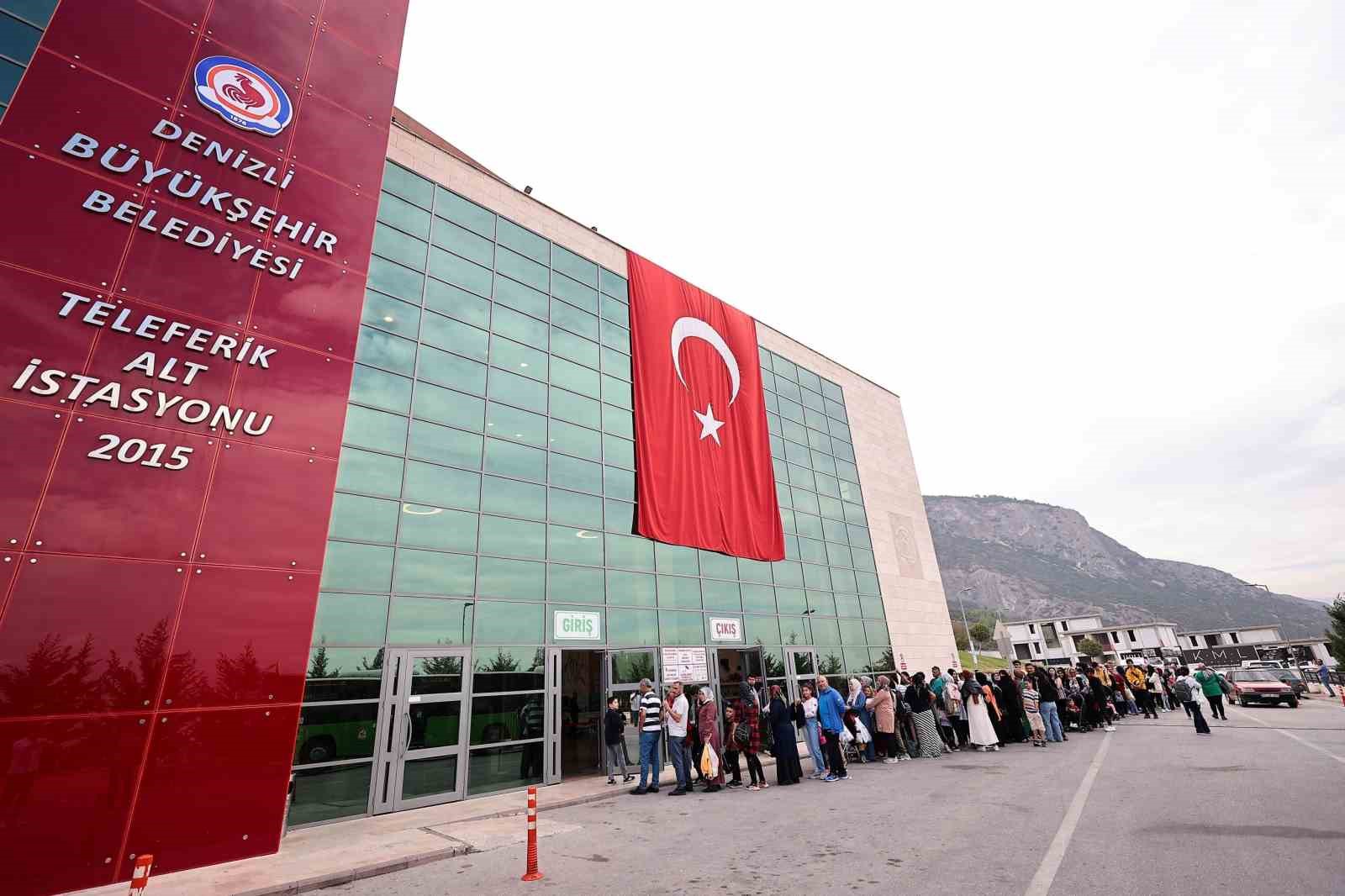 Denizlililer, Teleferik ve Bağbaşı Yaylası’na akın etti